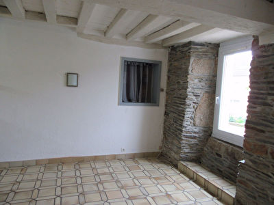 Appartement Uzel 5 pieces 92 m2 - Au calme en centre bourg