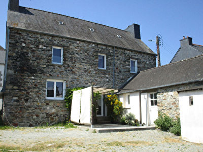 Maison Mur De Bretagne - 5 pieces 111 m2 - Centre bourg