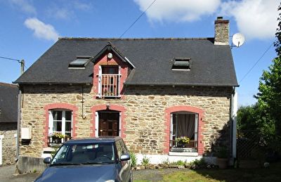 Maison PLOUGUENAST - 5 pieces 90 m2 - Au calme en sortie de bourg