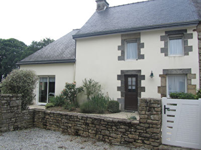 PLESSALA - Maison 5 pieces - 90 m2 - Entierement renovee sur un parc paysage