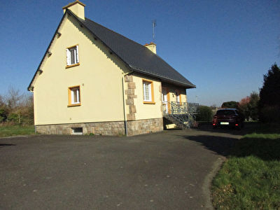 Maison PLOUGUENAST 5 pieces 100 m2