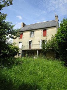 Maison MUR DE BRETAGNE 7 pieces 155 m2 A l'entree du bourg