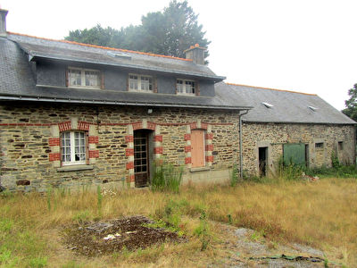 Corps de ferme et dependances LA CHEZE