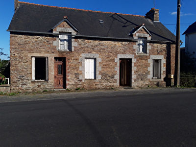 Maison PLOUGUENAST - 65 m2 - A renover - Sortie de bourg