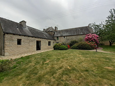 Ensemble de 3 maisons PLESSALA 11 piece - 6 chambres