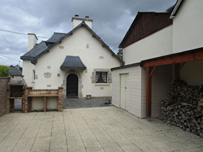 Maison Saint Thelo 5 pieces 130 m2 En partie meublee.