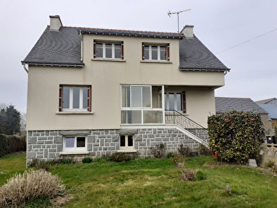 Maison Plouguenast - 4 chambres - dependances