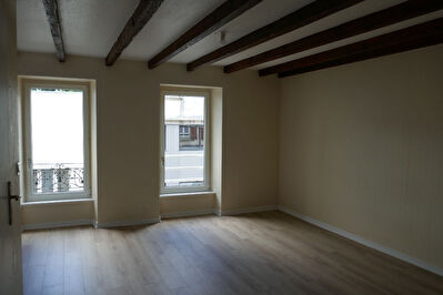LOUDEAC Appartement duplex, 4 pieces 71 m2