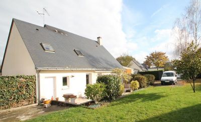 Maison de 1995 Le Plessis Mace 4 Chambres, 700 m2 de terrain, dependances.