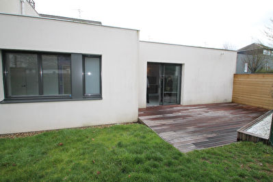 Appartement ,2 chambres, Montreuil Juigne Centre.