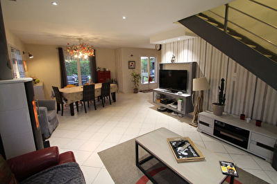 Maison recente Saint Jean De Linieres, 4 chambres, jardin, garage!