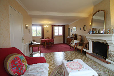 Maison Longuenee En Anjou, 3 chambres plus bureau, grand terrain, garage!