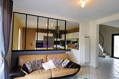 Maison Soulaire Et Bourg, 3 chambres, jardin, garage.