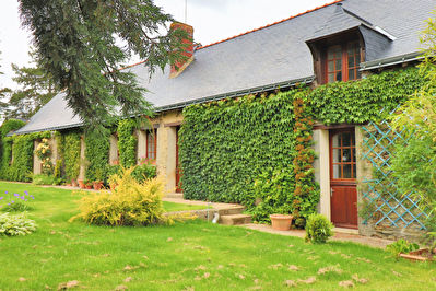 LE LOUROUX BECONNAIS, Longere , grand terrain, dependances!