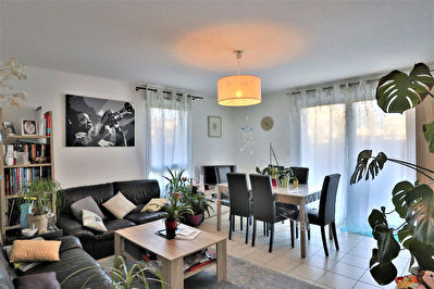 Appartement Avrille Centre, 2 chambres, balcon, terrasse.