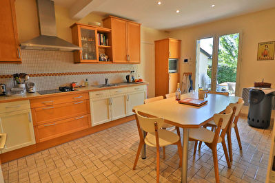 Maison Longuenee En Anjou, 4 chambres et un bureau, garage, Jardin!