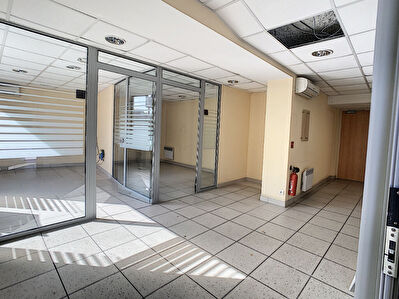 LOCAL ET APPARTEMENT AVRILLE CENTRE