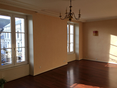 Appartement 3 pieces a louer en centre ville de La Fleche de 77 m2
