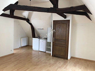 A louer en centre ville de La Fleche, appartement de 27 m2 environ