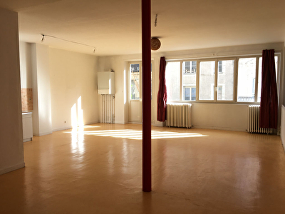 A louer - Appartement a louer en centre ville de La Fleche