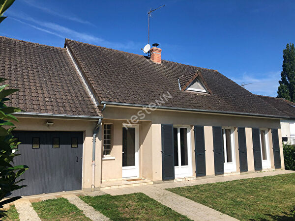 A louer Maison Familiale situee a La Fleche de 142 m2 habitables environ