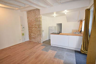 A louer en centre ville de La Fleche - Studio situe au rez-de-chaussee