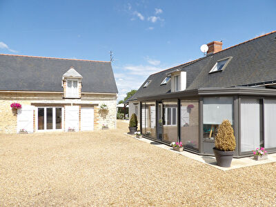 Maison Noyant Village