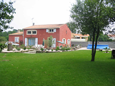 MAISON L AIGUILLON SUR VIE - 6 pieces - 165 m2