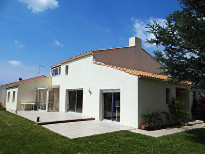 MAISON GIVRAND - 7 pieces - 214 m2
