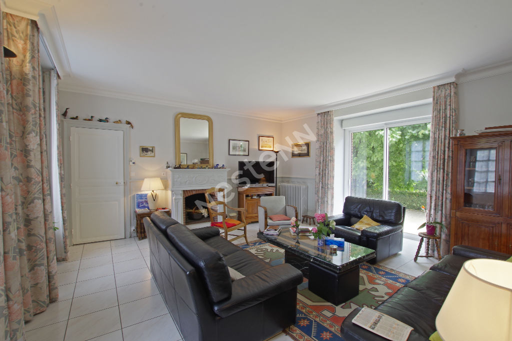 Maison de Maitre a vendre a Saint Pierre Montlimart