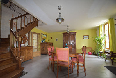 Maison La Menitre 10 pieces 178 m2