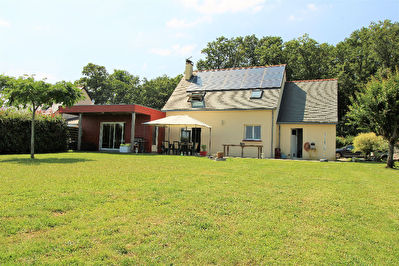 Maison offrant de beau volume avec vue sur la campagne