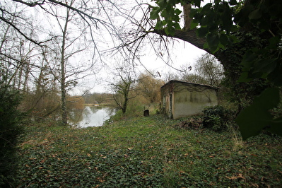 Terrain de plus de 8000 m2 proche de Seiches sur le Loir