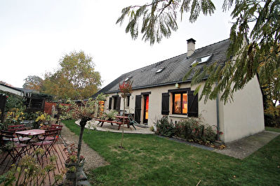 Maison a Pellouailles les Vignes composee de cinq chambres dont trois de plain-pied, jardin de plus de 630 m2