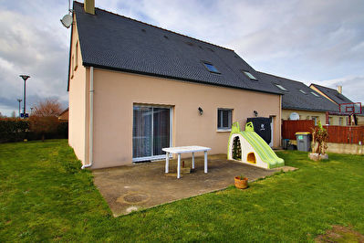 Maison a Chateauneuf sur Sarthe, jardin de 440 m2, de 2009