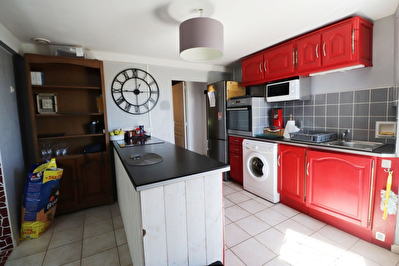 Maison ancienne 2 chambres 2300 m2 jardin, cave, garage, dependance !