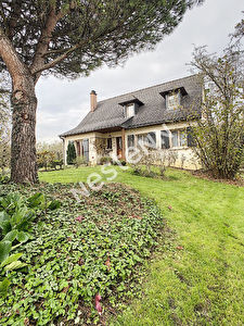 Maison 5 minutes Feneu 8 pieces 156.17 m2