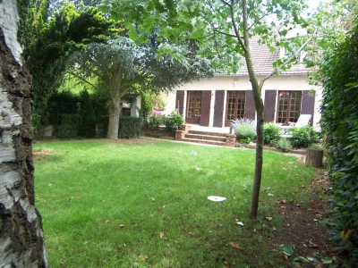 MAISON INDIVIDUELLE ST CYR L ECOLE - 8 pieces - 135 m2