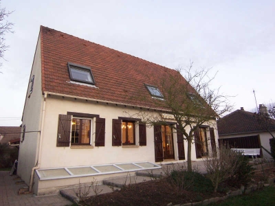 Maison individuele LES CLAYES SOUS BOIS - 7 pieces - 247 m2