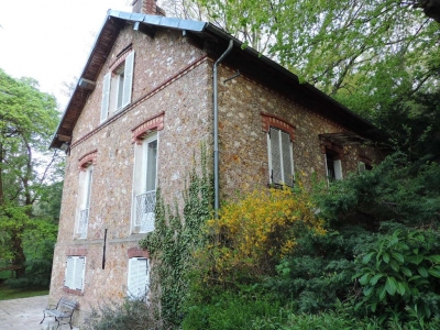 Meuliere 1907 sept pieces sur 972 m2 terrain
