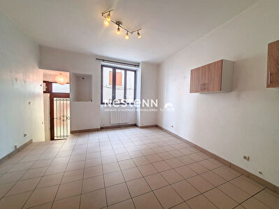 Appartement GRAND STUDIO - SAINT CYR L ECOLE