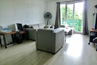 APPARTEMENT LES CLAYES SOUS BOIS - 3 pieces - 65.11 m2