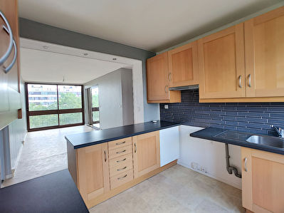 Appartement Fontenay Le Fleury 4 pieces en etage avec ascenseur !