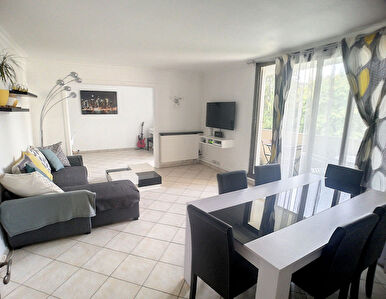 Appartement Guyancourt Bois de la grille 5 pieces 97.45 m2 en etage avec ascenseur