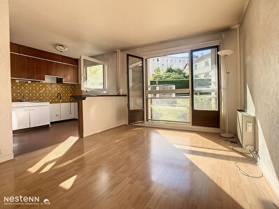 Appartement Saint Cyr L Ecole 3 pieces avec cave et parking .