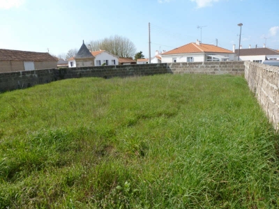 TERRAIN CONSTRUCTIBLE BOUIN - 284 m2