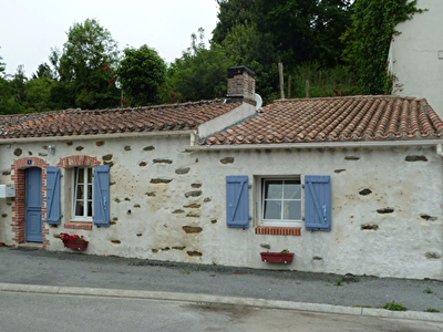 Charmante maison en pierre a Apremont