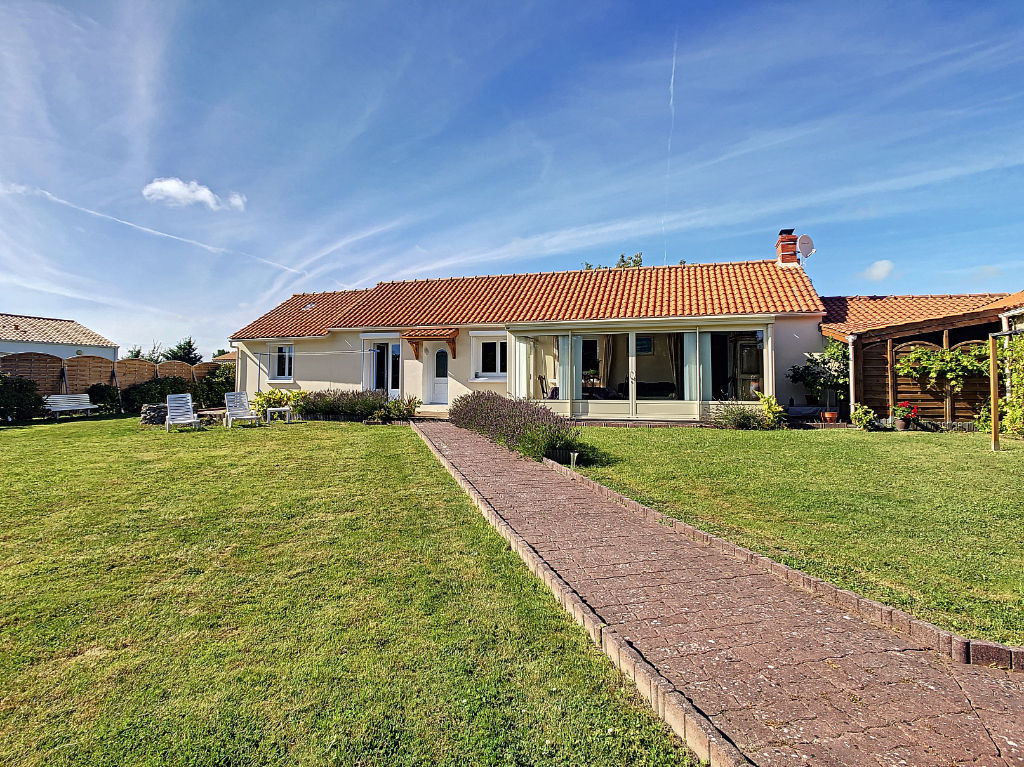 maison ancienne a vendre a SAINT URBAIN 3 chambres