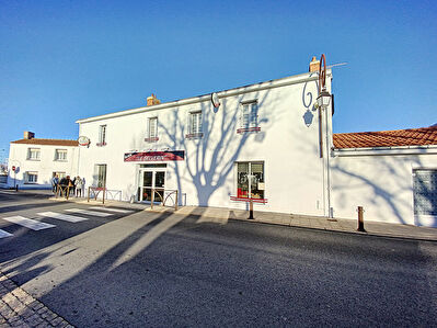 LOCAL COMMERCIAL AVEC LOGEMENT (203 m2) a BEAUVOIR SUR MER