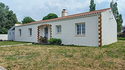 BEAUVOIR SUR MER : maison 3 chambres 135 m2 a vendre quartier tranquille proche centre
